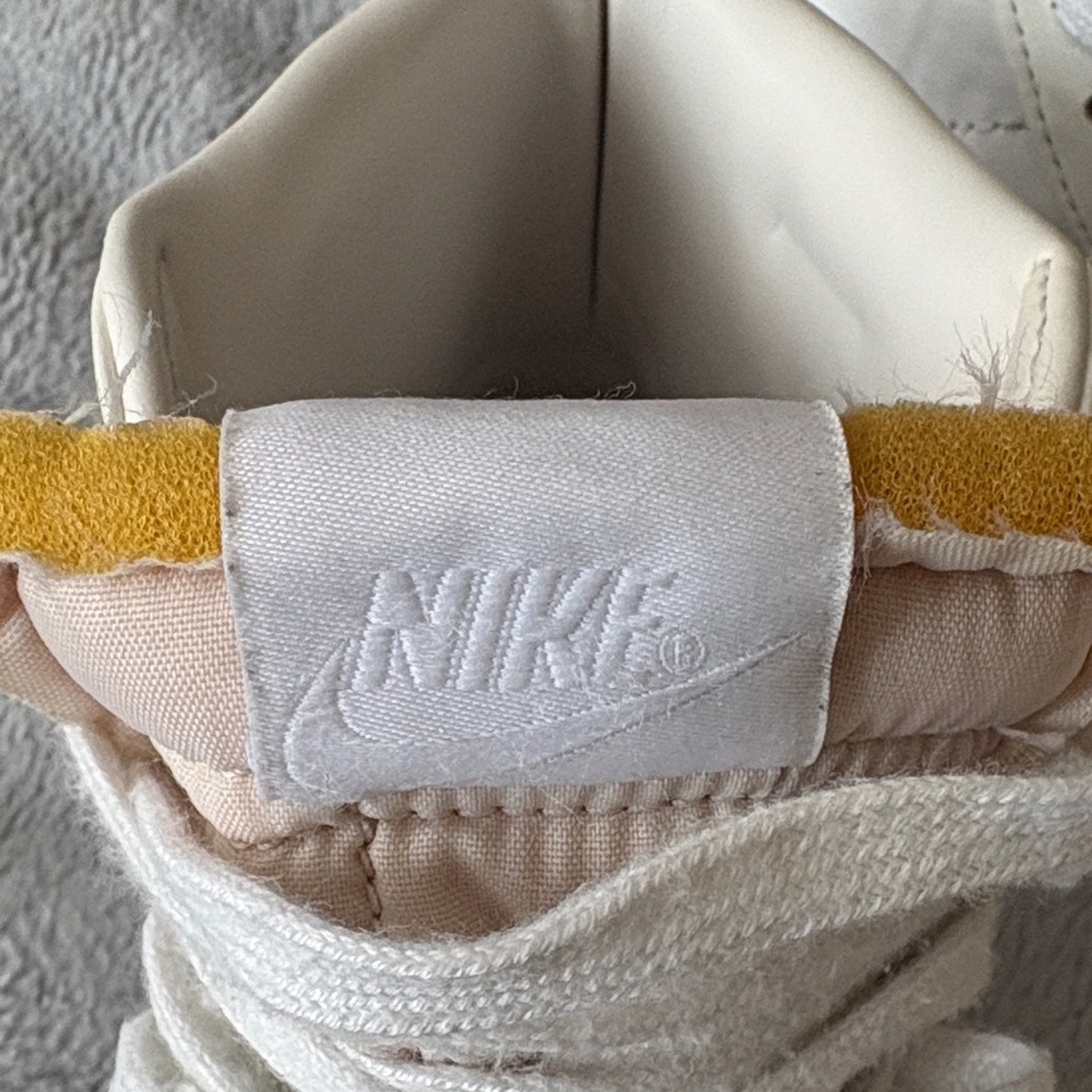 Nike Women's Blazers High-Top Sneakers in White Leather size 8.5 - Picture 2 of 10